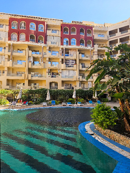 Florenza Khamsin 2kk / Arabia / bazén